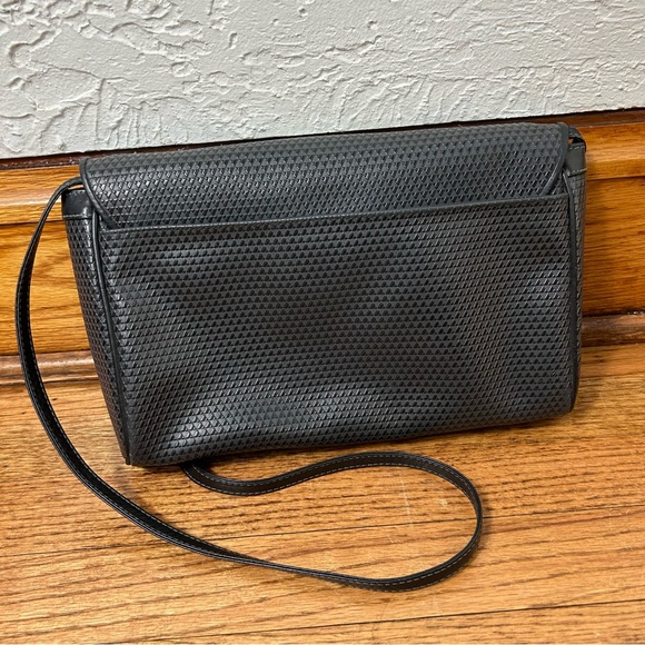 Vintage Liz Claiborne | 80’s Leather Navy Shoulder Bag - Picture 8 of 16